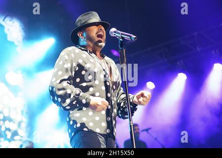 Madrid, Spanien. Oktober 2021. Der Sänger Jose Luis Figuereo Franco, besser bekannt als El Barrio, tritt während der Las Mariposas Tour im Madrider Sportpalast auf. Kredit: SOPA Images Limited/Alamy Live Nachrichten Stockfoto