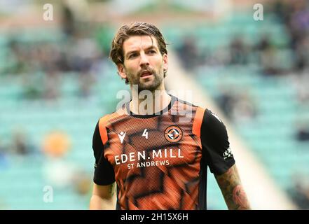 Easter Road Stadium.Edinburgh. Schottland.UK.16. Okt 21 Cinch Scottish Premiership Spiel Hibernian gegen Dundee Utd. Charlie Mulgrew Dundee Utd Credit: eric mccowat/Alamy Live News Stockfoto