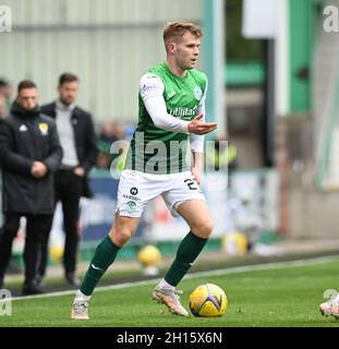 Easter Road Stadium.Edinburgh. Schottland.UK.16. Oktober 21 Cinch Scottish Premiership Spiel Hibernian gegen Dundee Utd.Hibs Chris Cadden Credit: eric mccowat/Alamy Live News Stockfoto