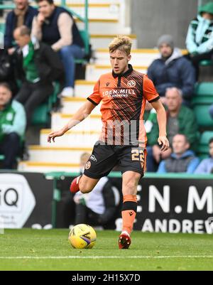 Easter Road Stadium.Edinburgh. Schottland.UK.16. Okt 21 Cinch Scottish Premiership Spiel Hibernian gegen Dundee Utd. Kieran Freeman Dundee Utd. Kredit: eric mccowat/Alamy Live Nachrichten Stockfoto