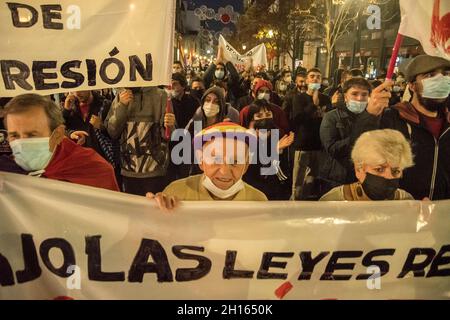 Madrid, Spanien. Oktober 2021. „die Nationale Polizei hat sich auf diesen Aufruf konzentriert, über den Extremisten gesprochen wurde. Wir haben unsere Ressourcen der Nationalpolizei, Drohnen, Kameras angeboten, all dies wird der Nationalpolizei, der Regierungsdelegation, zur Verfügung gestellt. In Madrid gibt es keinen Platz für diese extremistischen, radikalen Aktionen, und die Nationalpolizei wird unsere Unterstützung erhalten," so der Bürgermeister. (Foto von Alberto Sibaja/Pacific Press) Quelle: Pacific Press Media Production Corp./Alamy Live News Stockfoto