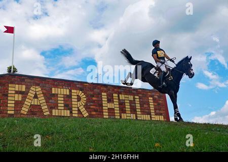 Fair Hill, MD, USA. Oktober 2021. 16. Oktober 2021: Tim Price (NZL), an Bord von Xavier Faer, während der Maryland Five-Star in der Fair Hill Special Event Zone in Fair Hill, Maryland am 16. Oktober 2021. Jon Durr/Eclipse Sportswire/CSM/Alamy Live News Stockfoto