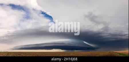 Sturm Wolken von einem supercell Gewitter in den Ebenen in der Nähe von Colby, Kansas Stockfoto