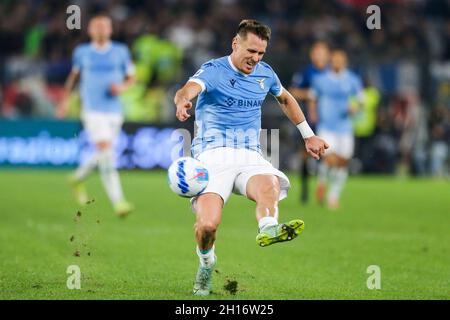 Der spanische Verteidiger von Latium, Patric, kontrolliert den Ball während des Fußballspiels der Serie A zwischen SS Lazio und Inter im Olimpico Stadium Roma, im Zentrum Italiens, am 16. Oktober 2021. Stockfoto