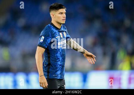 InterÕs der argentinische Stürmer Joaquin Correa schaut während des Fußballspiels der SS Lazio und Inter in der Serie A am 16. Oktober 2021 im Olimpico-Stadion Roma in der italienischen Mitte. Stockfoto