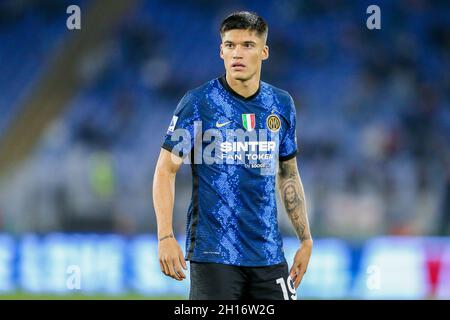 InterÕs der argentinische Stürmer Joaquin Correa schaut während des Fußballspiels der SS Lazio und Inter in der Serie A am 16. Oktober 2021 im Olimpico-Stadion Roma in der italienischen Mitte. Stockfoto