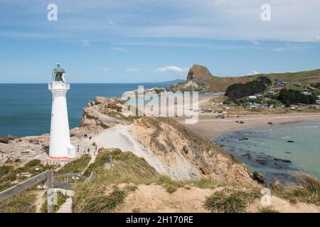 Aussichtspunkt mit Blick auf den leuchtturm von castlepoint in Wairarapa, Neuseeland Stockfoto