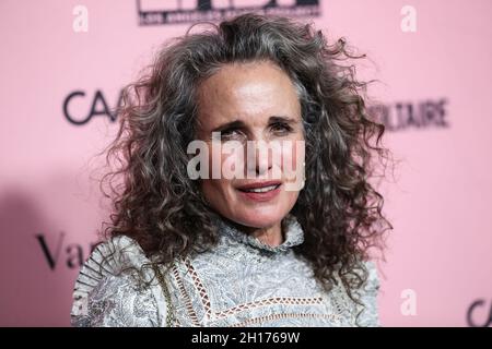 Beverly Hills, Usa. Oktober 2021. BEVERLY HILLS, LOS ANGELES, KALIFORNIEN, USA - 16. OKTOBER: Die Schauspielerin Andie MacDowell kommt im Los Angeles an Tanzprojekt 2021 Gala - unvergesslicher Abend unter den Sternen im Pritzker Estate am 16. Oktober 2021 in Beverly Hills, Los Angeles, Kalifornien, USA. (Foto von Xavier Collin/Image Press Agency) Quelle: Image Press Agency/Alamy Live News Stockfoto