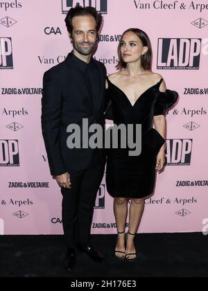 BEVERLY HILLS, LOS ANGELES, KALIFORNIEN, USA - 16. OKTOBER: Der Choreograph/Tänzer Benjamin Millepied und die Ehefrau/Schauspielerin Natalie Portman kommen im L.A. an Tanzprojekt 2021 Gala - unvergesslicher Abend unter den Sternen im Pritzker Estate am 16. Oktober 2021 in Beverly Hills, Los Angeles, Kalifornien, USA. (Foto von Xavier Collin/Image Press Agency) Stockfoto