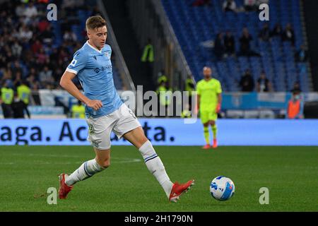 Rom, Italien. Oktober 2021. Toma Basic (SS Lazio) während der Italienischen Fußball-Liga Ein 2021/2022-Match zwischen SS Lazio und FC Internazionale im Olimpic Stadium in Rom am 2021. September. Kredit: Unabhängige Fotoagentur/Alamy Live Nachrichten Stockfoto