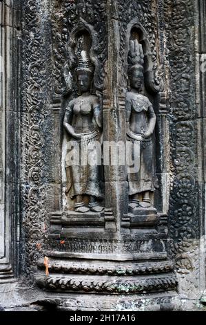 Skulptur Schnitzfigur Apsaren oder apsara Engel Gottheit weiblichen Geist der Wolken Wasser und hervorragende Kunst des Tanzens in Prasat Ta Prohm oder Ahnherr Brahma Stockfoto