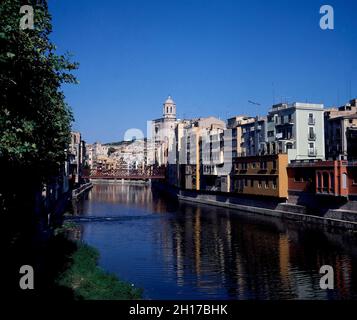 RIO OÑAR A SU PASO POR LA CIUDAD. Lage: AUSSEN. GERONA. SPANIEN. Stockfoto