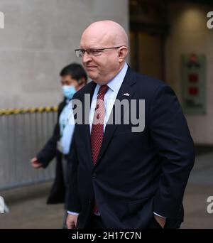 London, England, Großbritannien. Oktober 2021. DER US-Botschafter in Großbritannien, PHILIP T. REEKER, wird vor der BBC gesehen, nachdem er auf der Andrew Marr Show aufgetreten ist. (Bild: © Tayfun Salci/ZUMA Press Wire) Stockfoto