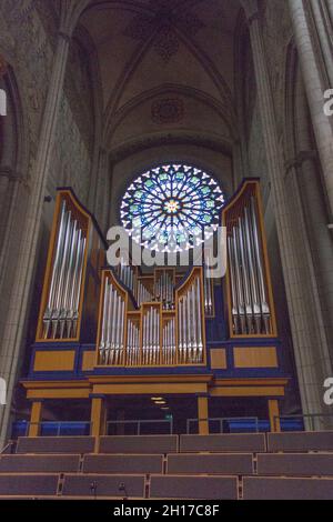 Schweden, Uppsalen - April 19 2019: Innenansicht der Kathedrale von Uppsalen, Orgel der Kirche am 19 2019. April in Uppsalen, Schweden. Stockfoto