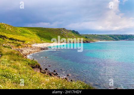 Sonniger Tag am Gwynver Beach in der Nähe von Sennen, Cornwall, Großbritannien Stockfoto