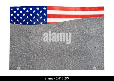 Rechteckige Granitsteinplatte mit amerikanischer Flagge auf weißem Hintergrund Stockfoto