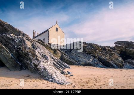 Die historische, nicht mehr genutzte Old Newquay Lifeboat Station in Little Fistral in Newquay in Cornwall. Stockfoto