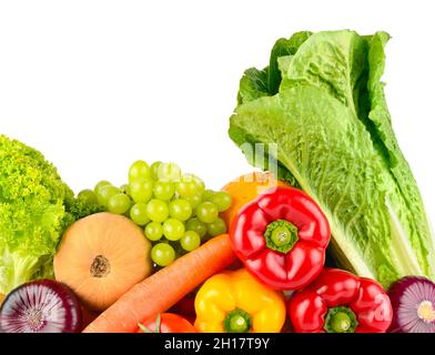 Zusammensetzung von Gemüse und Obst isoliert auf weißem Hintergrund. Stockfoto