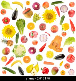Große quadratische Reihe von Gemüse und Obst isoliert auf weißem Hintergrund. Stockfoto