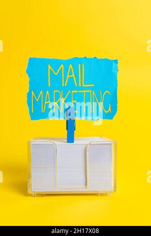 Textschild mit E-Mail-Marketing. Konzeptfoto Akt des Sendens einer kommerziellen Nachrichten Broadcast Sense bunte Idee Präsentation Anzeige frisch Stockfoto