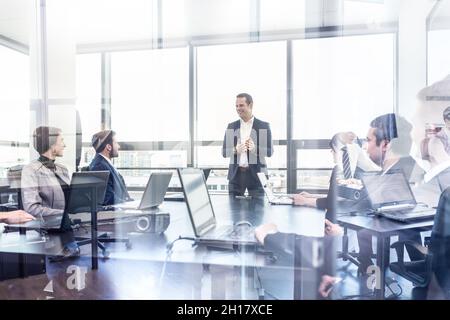 Geschäftsteam-Geschäftstreffen in einem modernen Büro. Stockfoto