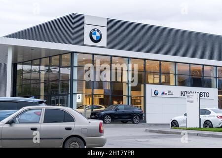 Volzhsky, Russland-25. September 2021: BMW Logo Center, BMW ist ein deutsches Luxusfahrzeug, Sportwagen. Selektiver Fokus Stockfoto