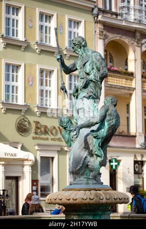 Mythologische Figuren auf Brunnen, alter Marktplatz in Posen und seine Denkmäler. Stockfoto