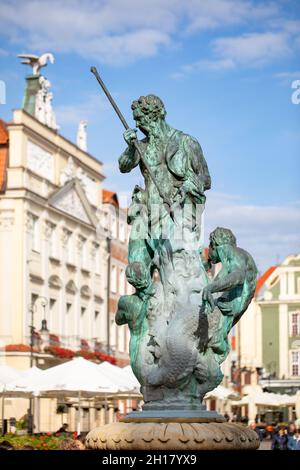 Mythologische Figuren auf Brunnen, alter Marktplatz in Posen und seine Denkmäler. Stockfoto