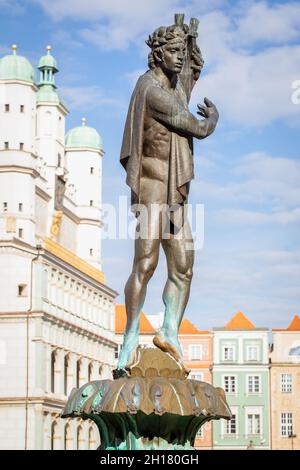 Mythologische Figuren auf Brunnen, alter Marktplatz in Posen und seine Denkmäler. Stockfoto