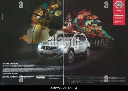 Das Innere der russischen Zeitschrift 'Ljubimaja Dacha', Juni 2012. Stockfoto