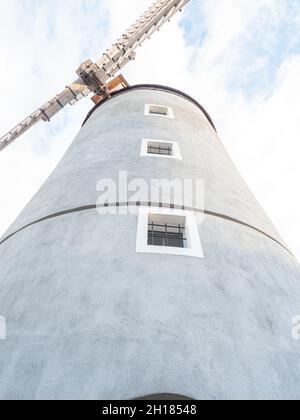 Detail der Windmühle in Trebic Stadt. Das natürliche Tannin wurde hier aus Kiefer- und Fichtenrinde für Gerberarbeiten gemahlen. Stockfoto