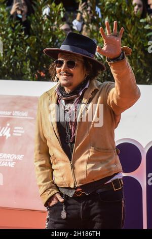 Rom, Italien. Oktober 2021. Italien, Rom, 17. Oktober 2021. Rom Film Festival 2021. Roter Teppich aus dem Film 'Papageientaucher' im Bild: Johnny Depp Bildnachweis: Fabio Mazzarella/Sintesi/Alamy Live News Stockfoto