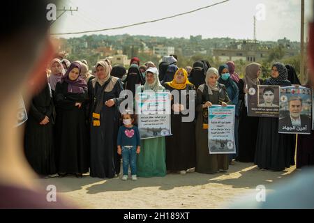 Gaza, Palästina. Oktober 2021. Die Bewegung des Islamischen Dschihad organisierte am 17. Oktober 2021 einen Sitz vor dem Beit Hanoun 'Erez' Grenzübergang im Norden des Gazastreifens, in Solidarität mit den palästinensischen Gefangenen in israelischen Gefängnissen. Foto von Ramez Habboub/ABACAPRESS.COM Quelle: Abaca Press/Alamy Live News Stockfoto