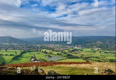 Church Stretton und der Long Mynd von Caer Caradoc aus gesehen, Church Stretton, Shropshire Stockfoto