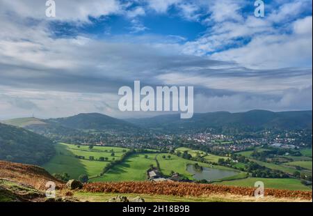 Church Stretton und der Long Mynd von Caer Caradoc aus gesehen, Church Stretton, Shropshire Stockfoto