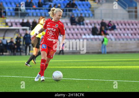 Tunavallen, Eskilstuna, Schweden, 17. Oktober 2021: Nathalie Hoff Persson (8 Orebro) kontrolliert den Ball während des Spiels in der Schwedischen Liga OBOS Damallsvenskan am 17 2021. Oktober zwischen Eskilstuna und Orebro in Tunevallen in Eskilstuna, Schweden Peter Sonander/SPP Stockfoto