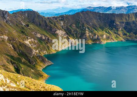 Quilotoa türkis vulkanischen Krater Lagunenlandschaft bei Sonnenaufgang, Quilotoa Loop Wanderung, Quito, Ecuador. Stockfoto