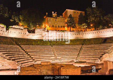 Triest, Römisches Amphitheater Blick bei Nacht, Italien, Europa Stockfoto