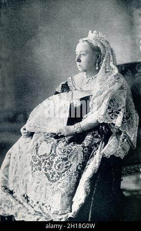 Königin Victoria fotografierte um 1890 und zeigte den britischen Monarchen später in ihrer Regierungszeit. Historisches Porträt aus der viktorianischen Zeit für redaktionelle Zwecke Stockfoto
