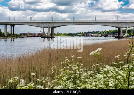 Medway Bridge und der Fluss Medway in der Nähe von Rochester in Kent, England Stockfoto