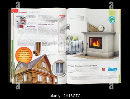 Das Innere der russischen Zeitschrift 'Ljubimaja Dacha', Mai 2012. Stockfoto