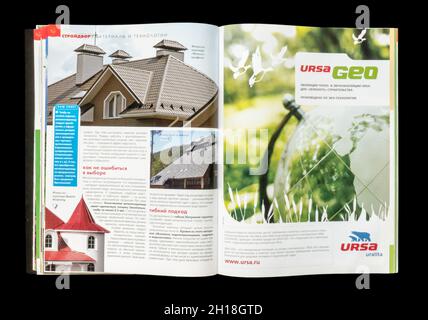 Das Innere der russischen Zeitschrift 'Ljubimaja Dacha', Mai 2012. Stockfoto