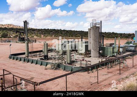 Heizungsbehandler und Abscheider für die Trennung von Öl, Erdgas und Wasser in einem Ölbrunnen in Utah. Stockfoto