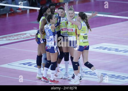 Rom, Italien. Oktober 2021. Pala Eur, Rom, Italien, 17. Oktober 2021, Jubel Imoco Volley Conegliano während des Acqua&Sapone Roma Volley Club gegen Imoco Volley Conegliano - Volleyball Italienische Serie A1 Frauenspiel Credit: Live Media Publishing Group/Alamy Live News Stockfoto