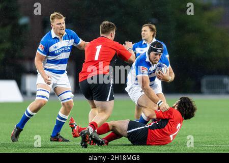 Toronto, Kanada, 16. Oktober 2021: Toronto Arrows (blau-weiß) im Einsatz gegen Atlantic Selects (rot-schwarz) während des Rugby-Rallye-Spiels im York Stadium in Toronto, Kanada. Toronto Arrows besiege Alantic Selects mit 57-10 Punkten Stockfoto