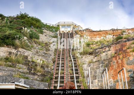 Die stillstehende Seilbahn auf der Ostklippe von Bournemouth Dorset wurde nach einem Erdrutsch im April 2016 geschlossen Stockfoto