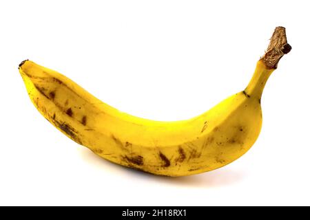 Gelbe Banane mit isolierten Flecken auf weißem Hintergrund. Stockfoto