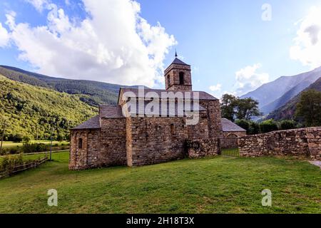 Die romanische Kirche Sant Feliu de Barruera im Boi-Tal ist ein UNESCO-Weltkulturerbe. Katalonien. Spanien. Stockfoto