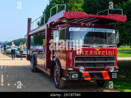 Teilnehmer am Concours of Elegance 2021 in Hampton Court Place Stockfoto