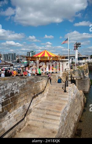 Plymouth, Devon, England, Großbritannien. 2021. Überblick über die historischen Mayflower-Stufen im Barbican-Viertel der Stadt, von wo aus die Pilgerväter abreisten Stockfoto